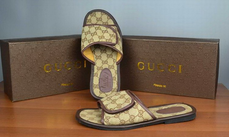 Gucci Slippers Woman--061